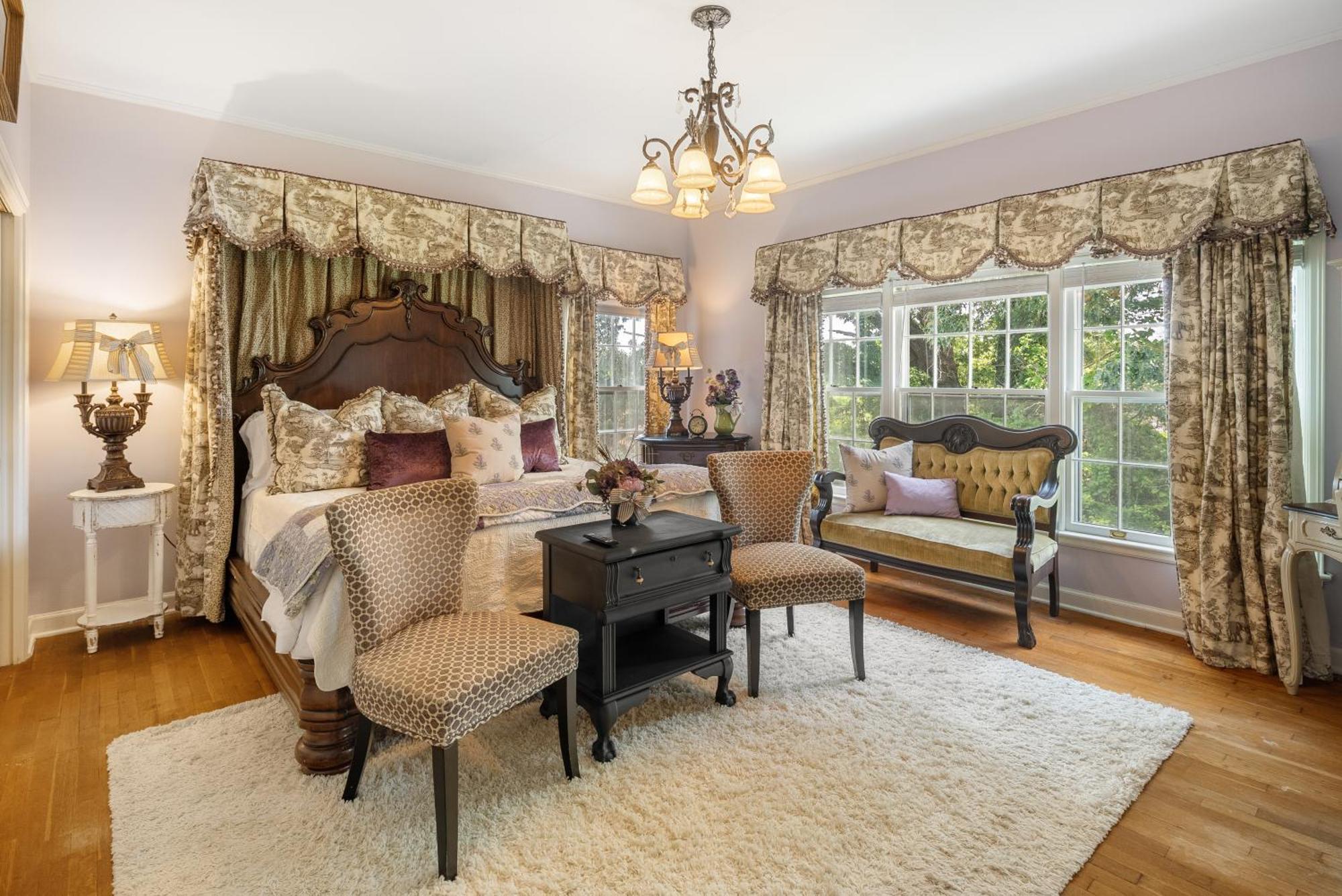 Beland Mansion-Blooming Garden Suite! Fort Smith Esterno foto