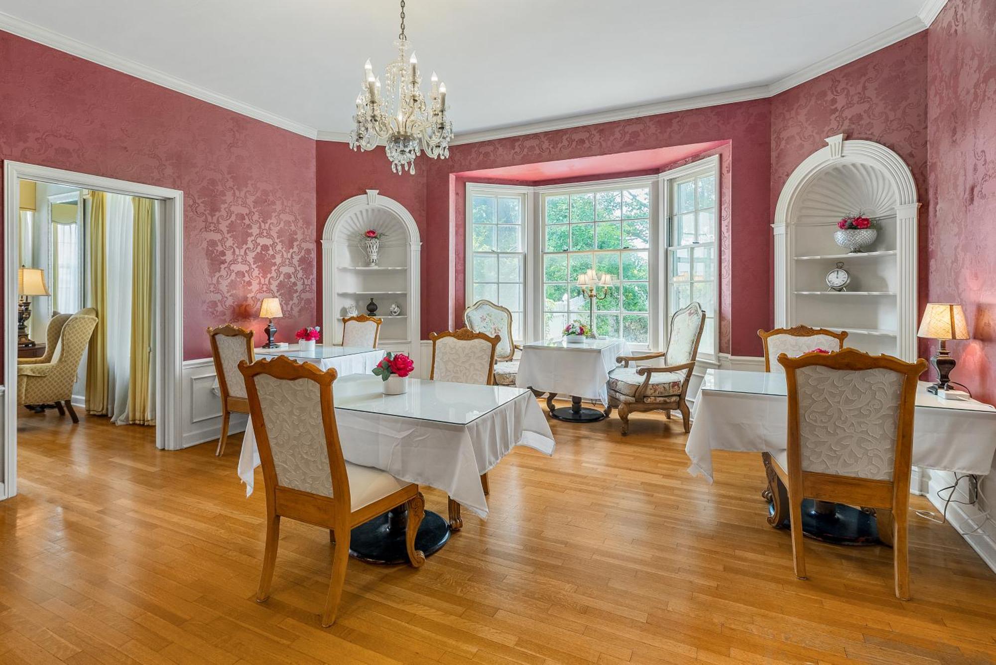 Beland Mansion-Blooming Garden Suite! Fort Smith Esterno foto