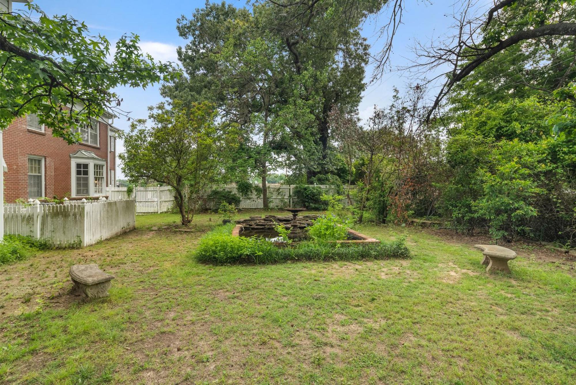 Beland Mansion-Blooming Garden Suite! Fort Smith Esterno foto