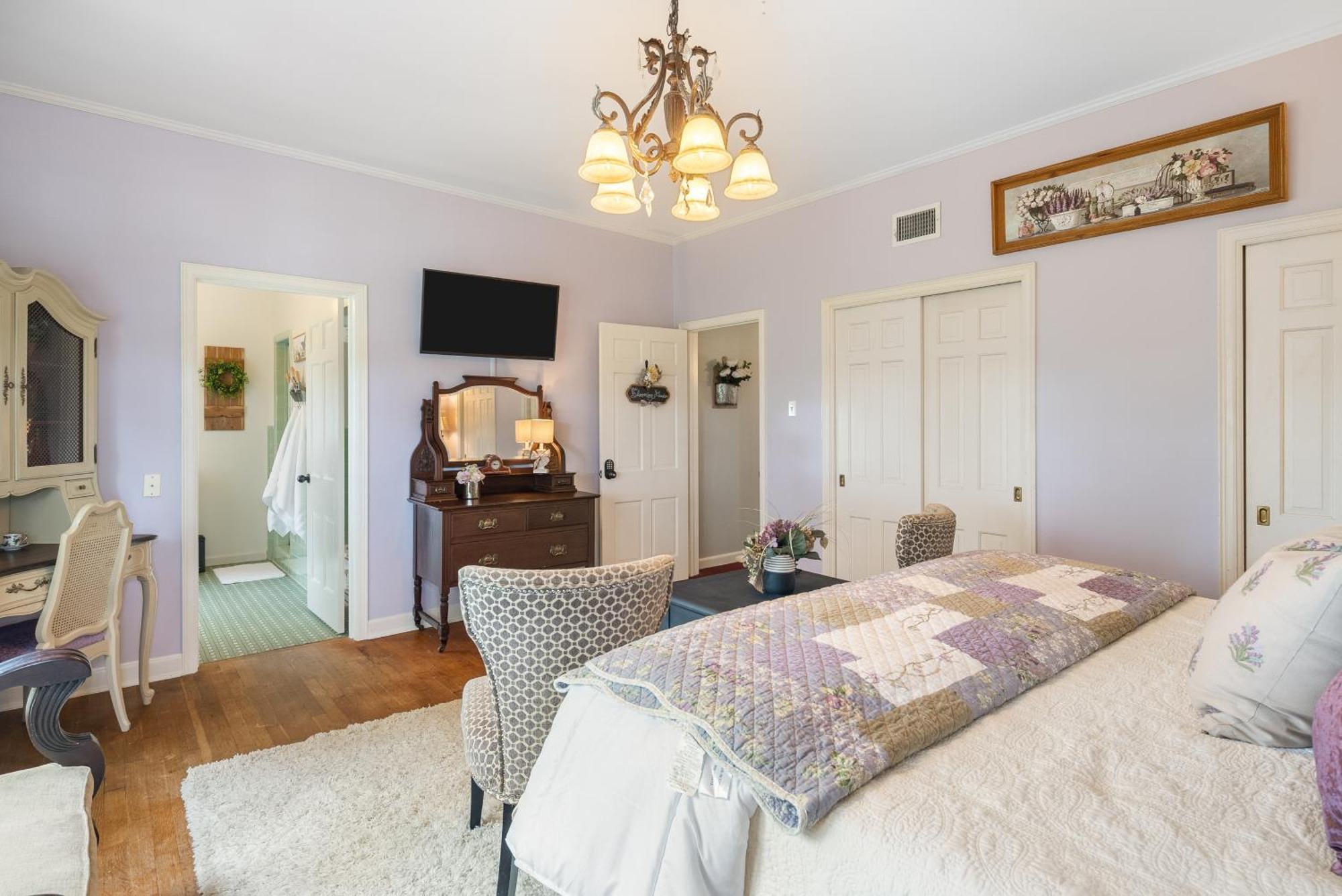 Beland Mansion-Blooming Garden Suite! Fort Smith Esterno foto